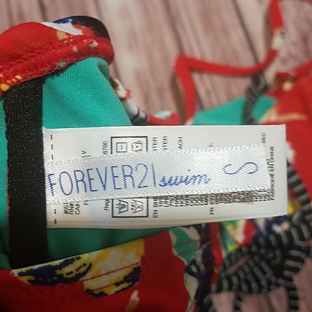 Bundle of 2 small swim tops - Picture 7 of 7